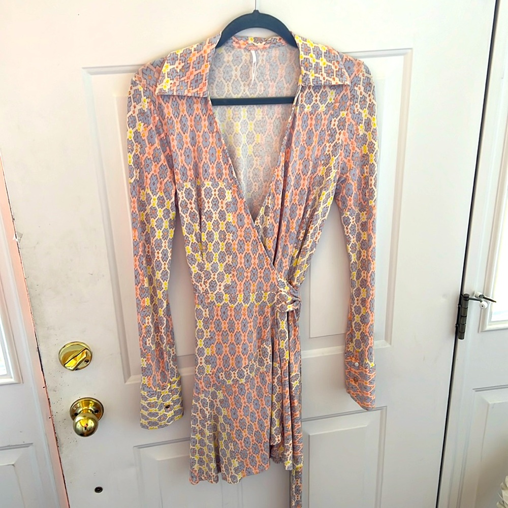 Women’s free people wrap dress size small/petite. Peach, blue, perfect condition